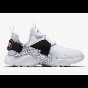 Nike Women’s Air Huarache shoes size 9